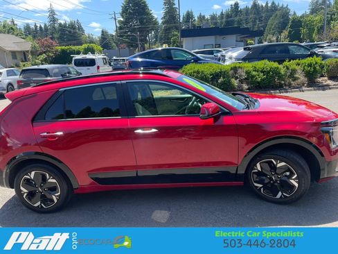 Used 2023 Kia Niro Wave w/ Wave Preserve Package FWD image 13