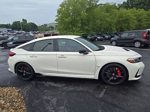 Used 2024 Honda Civic Type R image 2
