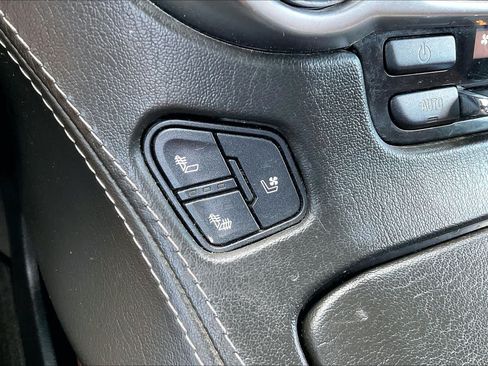Used 2020 Chevrolet Suburban Premier w/ Premier Plus Edition RWD image 31
