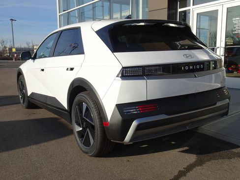 New 2026 Hyundai Ioniq 5 SEL image 3