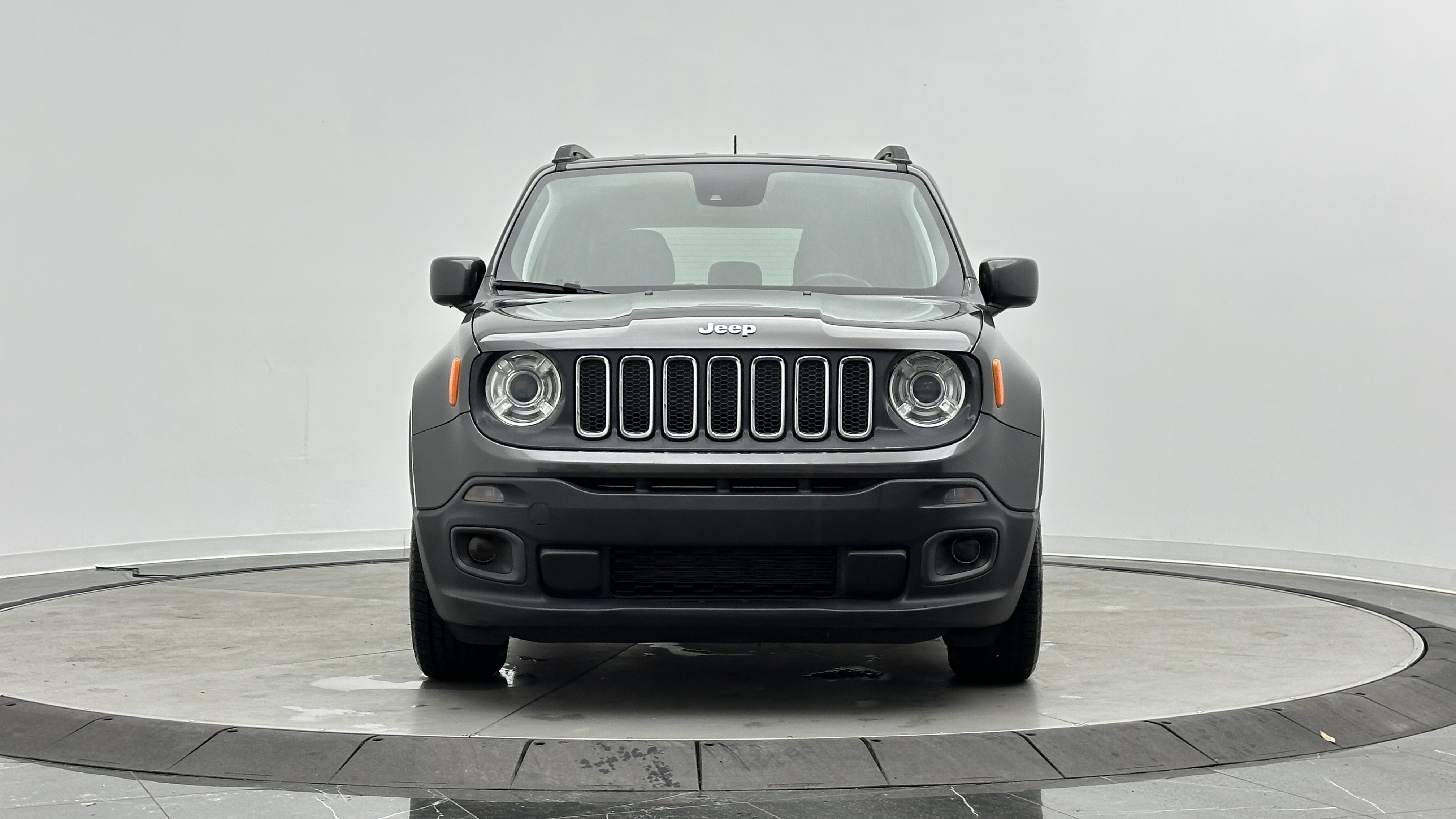 Used 2018 Jeep Renegade Latitude w/ Advanced Technology Group FWD image 2