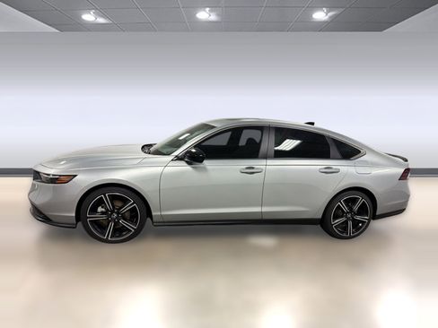 Used 2025 Honda Accord Sport image 2