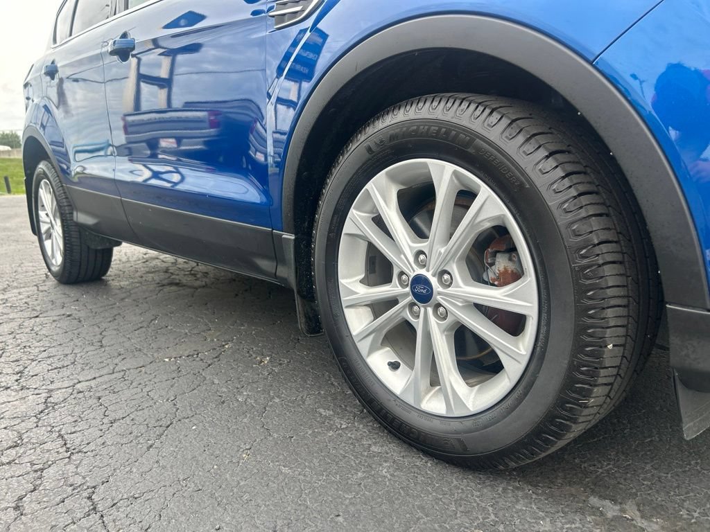 Used 2018 Ford Escape SE w/ Ford Safe & Smart Package FWD image 11