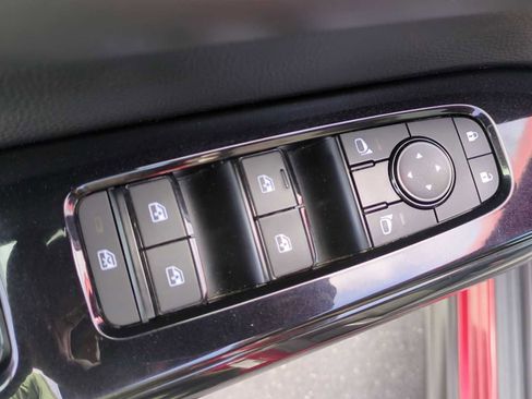 Used 2022 Nissan Pathfinder SV FWD image 11