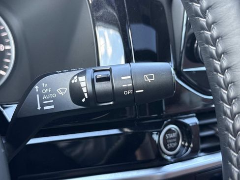 Used 2023 Nissan Pathfinder Platinum AWD/4WD image 12