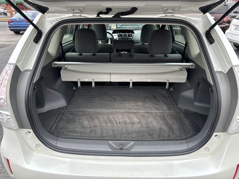 Used 2013 Toyota Prius V Five image 27
