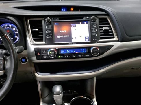Used 2015 Toyota Highlander XLE AWD/4WD image 7