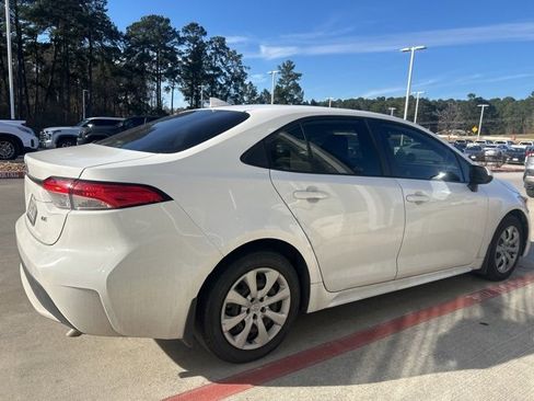 Used 2020 Toyota Corolla LE image 3