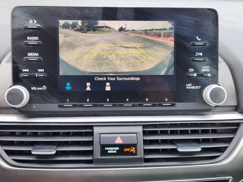 Used 2018 Honda Accord LX image 18