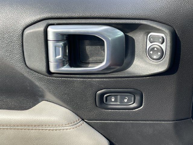 Used 2022 Jeep Wrangler Unlimited Sahara AWD/4WD image 25