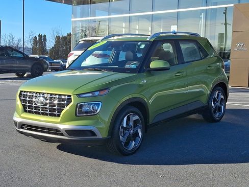 Used 2022 Hyundai Venue SEL image 3