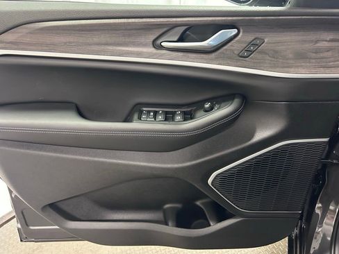 New 2026 Jeep Grand Cherokee L Limited AWD/4WD image 4