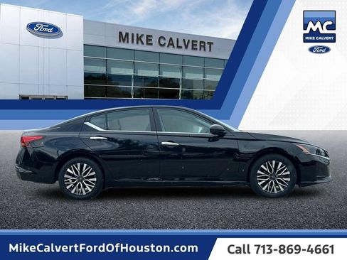 Used 2025 Nissan Altima 2.5 SV FWD image 6