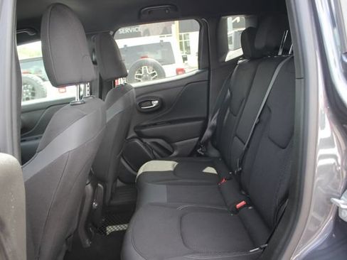 Used 2022 Jeep Renegade Altitude w/ Convenience Group AWD/4WD image 24