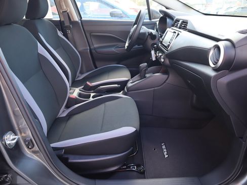 Used 2025 Nissan Versa S w/ Trunk Package image 38