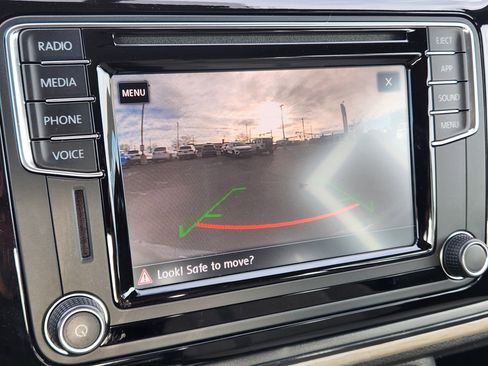 Used 2018 Volkswagen Beetle 2.0T Coast image 28