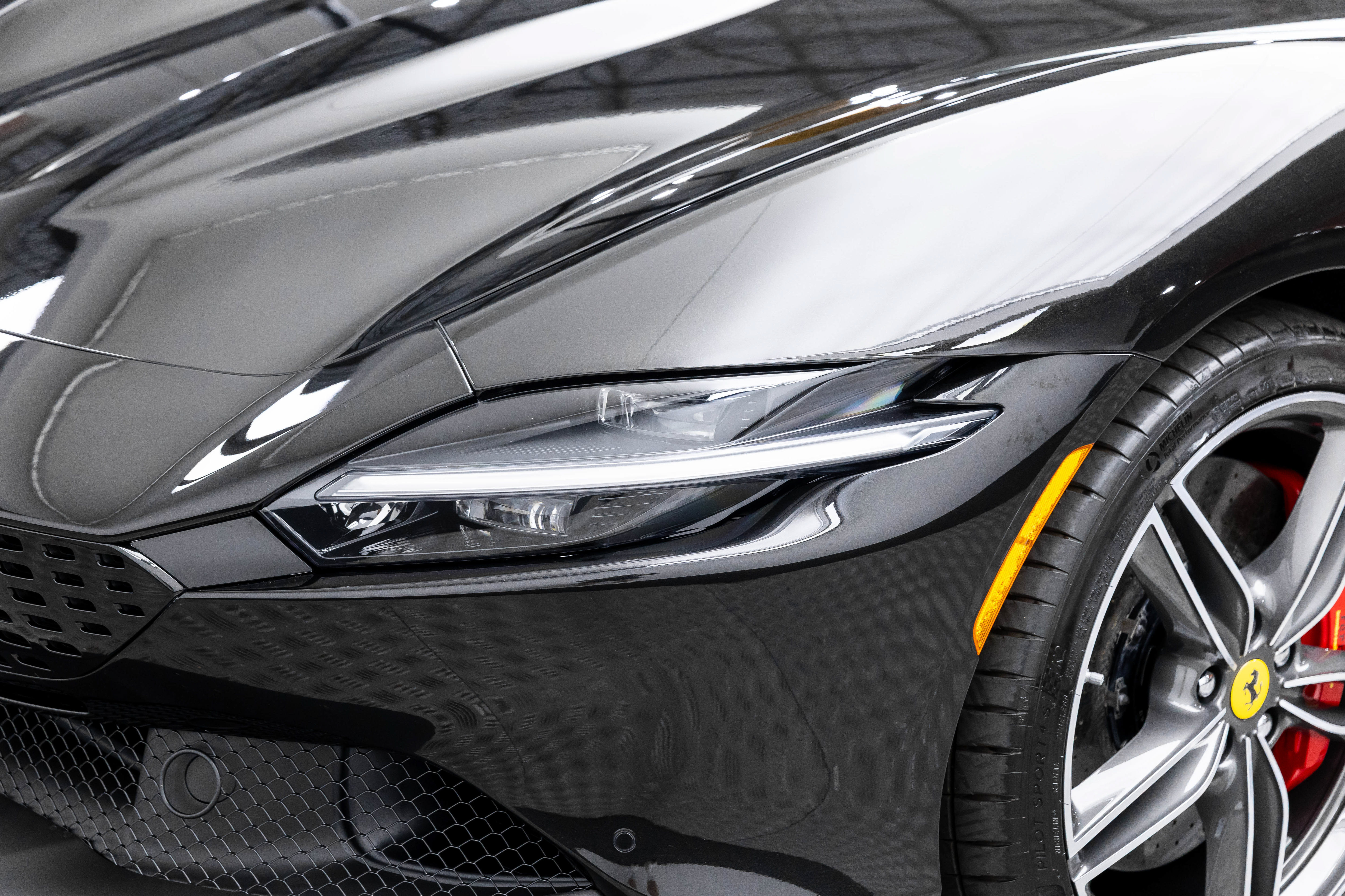 Certified 2025 Ferrari Roma Spider RWD image 27