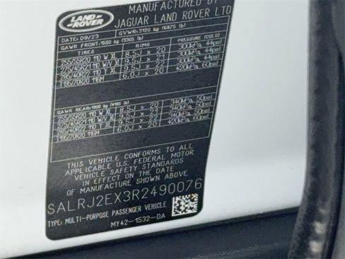 Used 2024 Land Rover Discovery S image 58