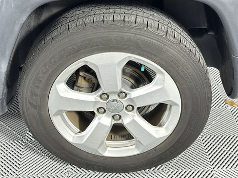 Used 2019 Jeep Compass Latitude FWD image 10