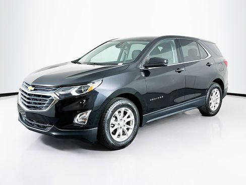 Used 2020 Chevrolet Equinox LT w/ Driver Convenience Package image 3