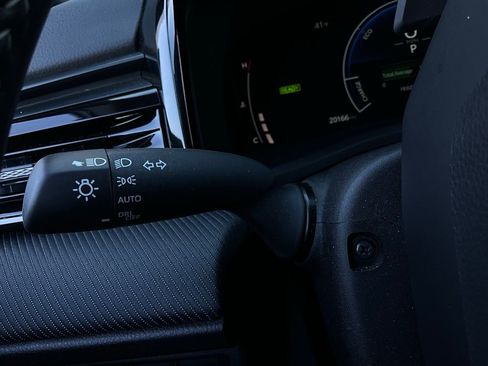 Used 2025 Toyota Camry SE image 35