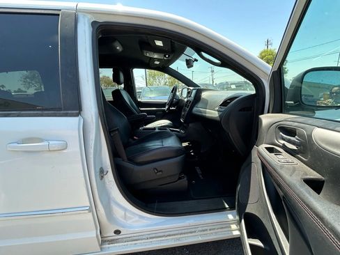 Used 2017 Dodge Grand Caravan GT image 11