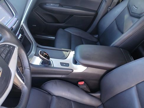 Used 2017 Cadillac XT5 Luxury w/ Driver Awareness Package FWD image 8
