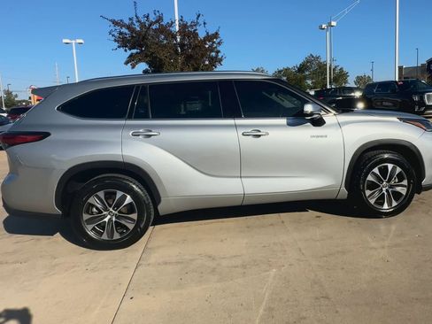 Used 2021 Toyota Highlander XLE image 47