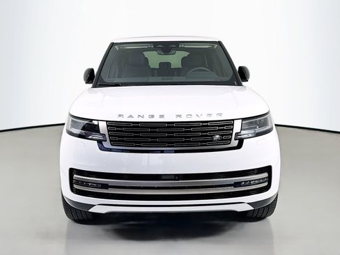 Used 2025 Land Rover Range Rover SE AWD/4WD image 2
