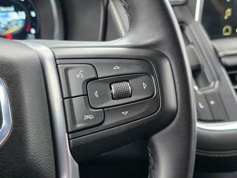 Used 2024 GMC Yukon SLT image 36