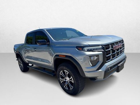 Used 2025 GMC Canyon AT4 image 3