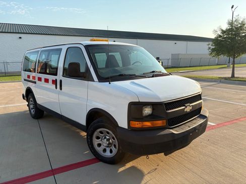 Used 2014 Chevrolet Express 1500 AWD image 4