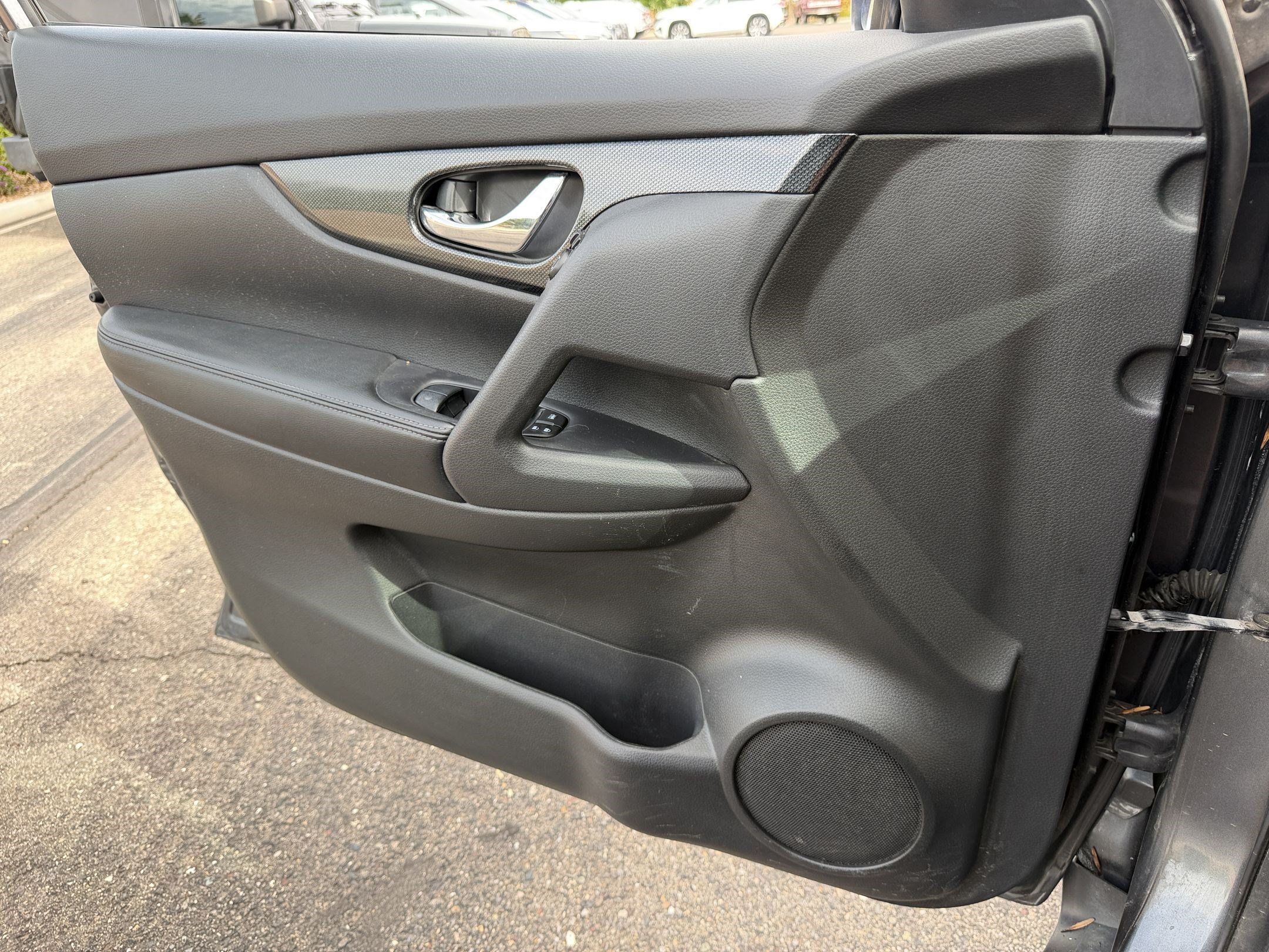 Used 2015 Nissan Rogue SL w/ SL Premium Package AWD/4WD image 12