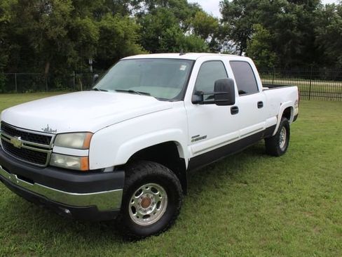 Used 2006 Chevrolet Silverado 2500 LT w/ Heavy-Duty Power Package AWD/4WD image 1