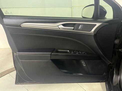 Used 2019 Ford Fusion SE FWD image 26