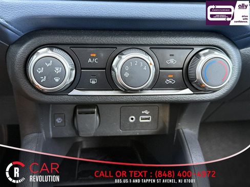Used 2024 Nissan Versa SV w/ Trunk Package FWD image 20