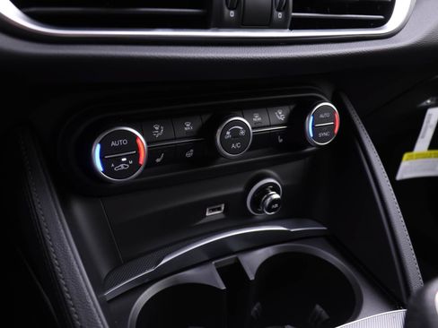 New 2025 Alfa Romeo Stelvio Sprint AWD/4WD image 9