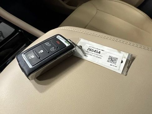 Used 2023 Jeep Grand Cherokee Limited w/ Luxury Tech Group II AWD/4WD image 28