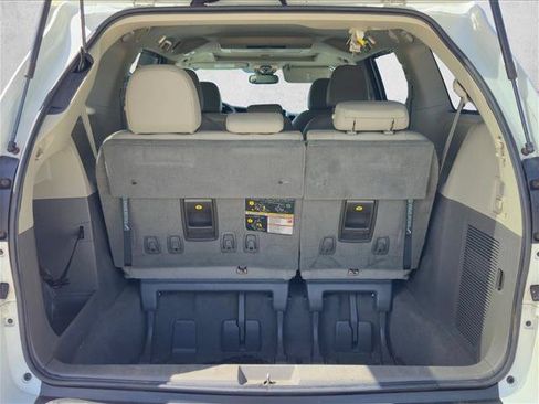 Used 2019 Toyota Sienna XLE Premium FWD image 6