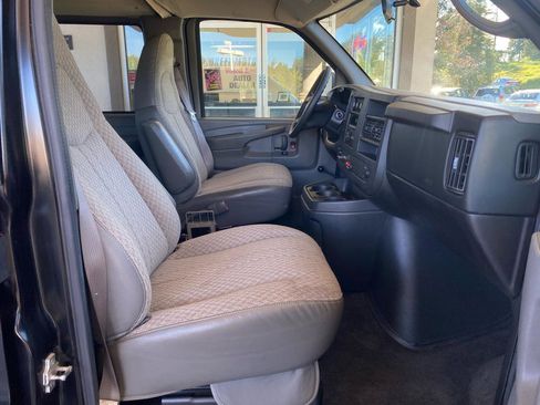 Used 2008 Chevrolet Express 1500 AWD Passenger w/ LT Preferred Equipment Group image 12