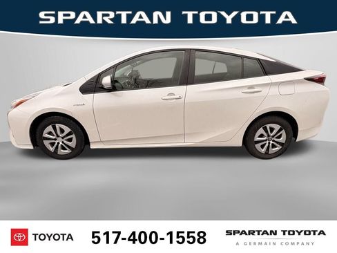 Used 2017 Toyota Prius Four image 3