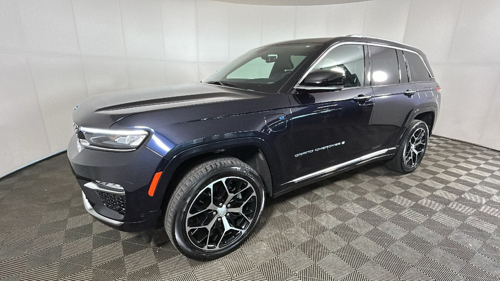 Used 2022 Jeep Grand Cherokee Summit AWD/4WD image 8