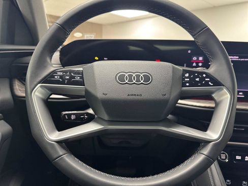 Used 2025 Audi Q5 Premium w/ Convenience Package AWD/4WD image 24