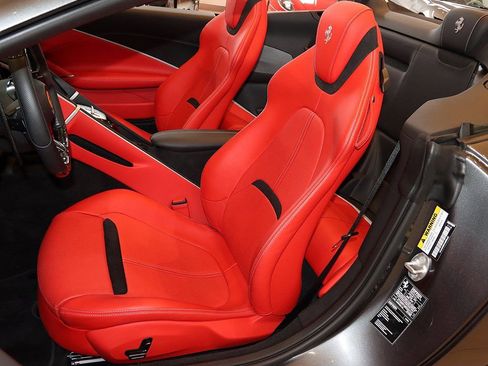 Certified 2024 Ferrari Roma Spider image 5