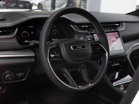 Used 2023 Jeep Grand Cherokee L Overland AWD/4WD image 14