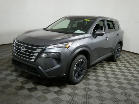 Used 2025 Nissan Rogue SV image 7