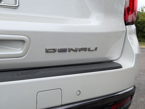 Used 2023 GMC Yukon Denali Ultimate AWD/4WD image 11