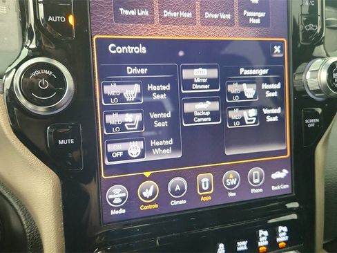 Used 2019 RAM 1500 Laramie image 25