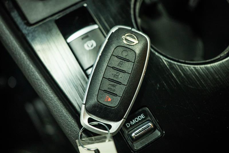 Used 2025 Nissan Rogue SV FWD image 24
