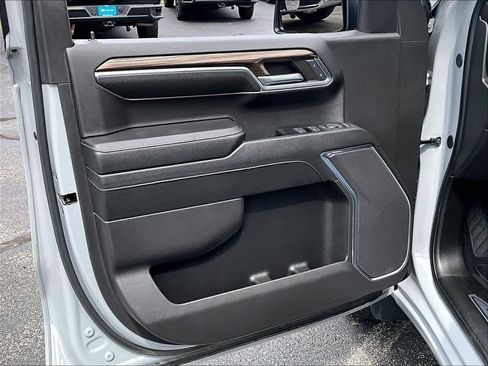 Used 2024 Chevrolet Silverado 1500 LT AWD/4WD image 9